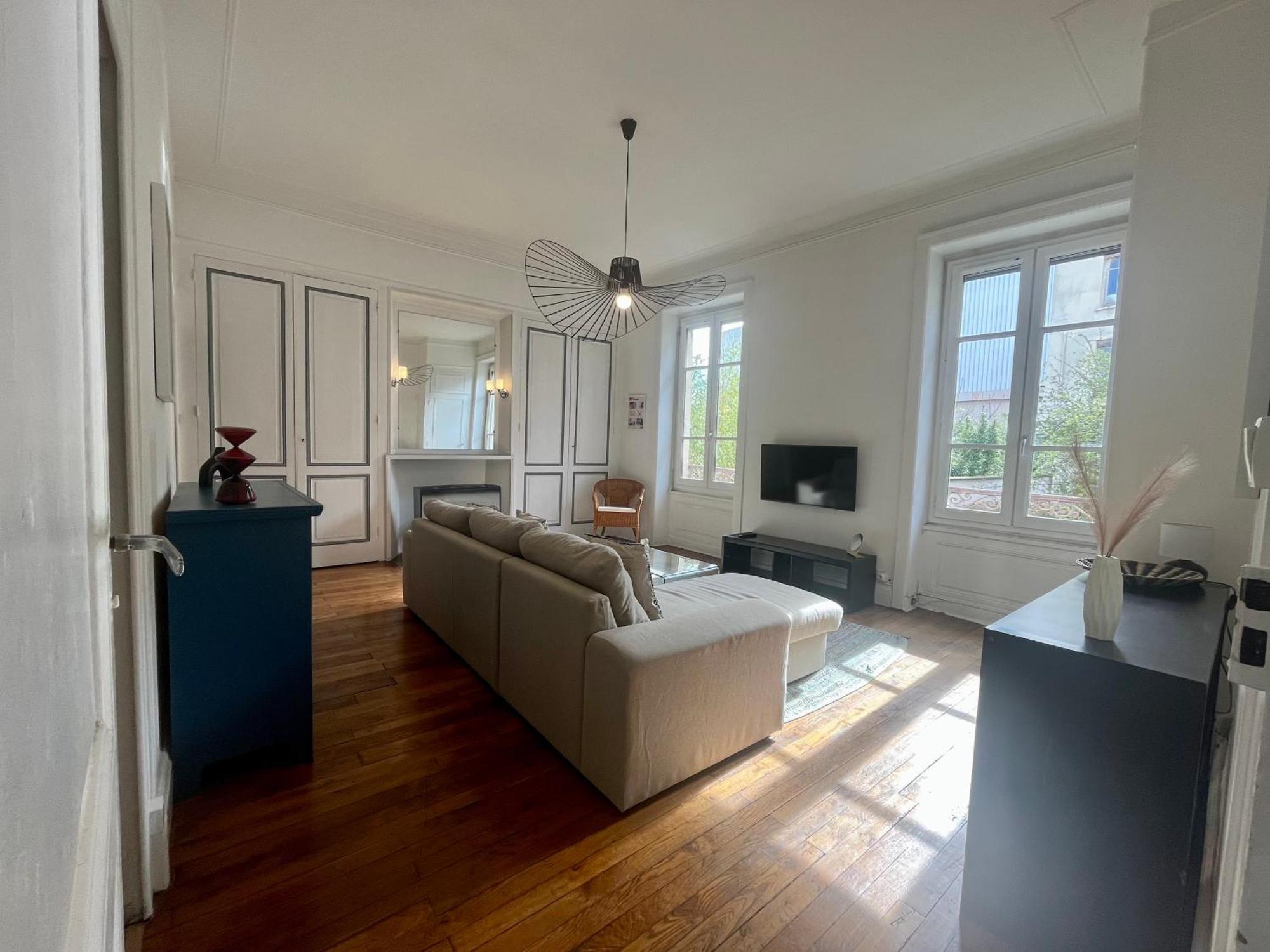 Suite Lavani Lyon Exteriör bild