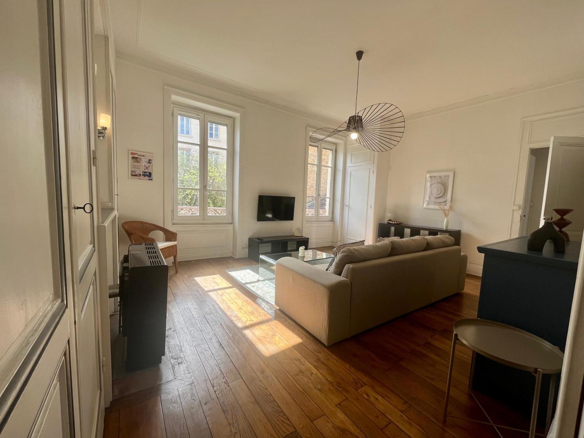Suite Lavani Lyon Exteriör bild